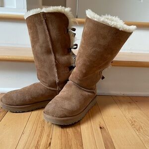 Ugg Bailey Bow Tall II Boot, size 7, chestnut